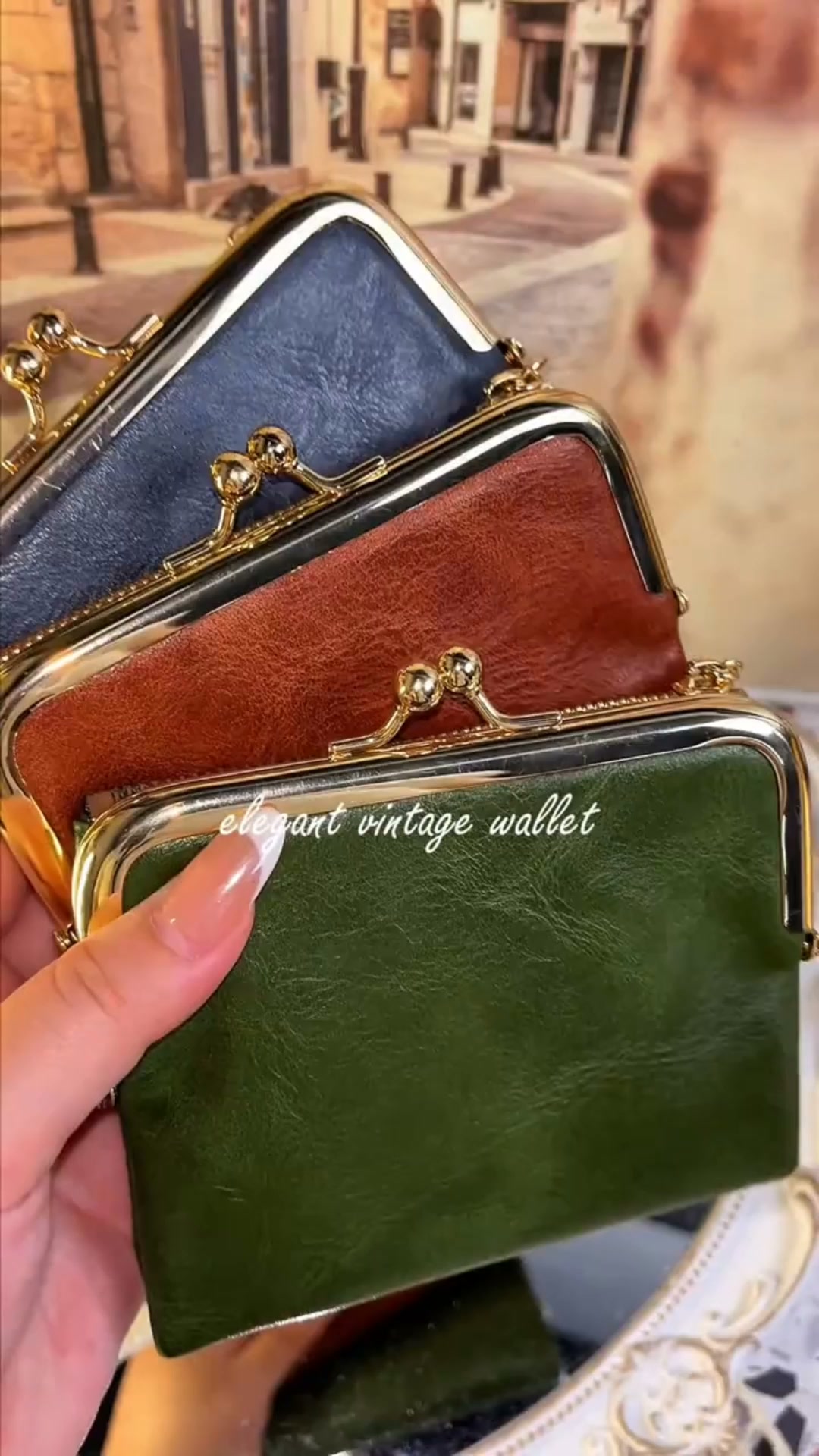 Vintage Kiss-Lock Folding Wallet: Premium Leather, Compact & Chic