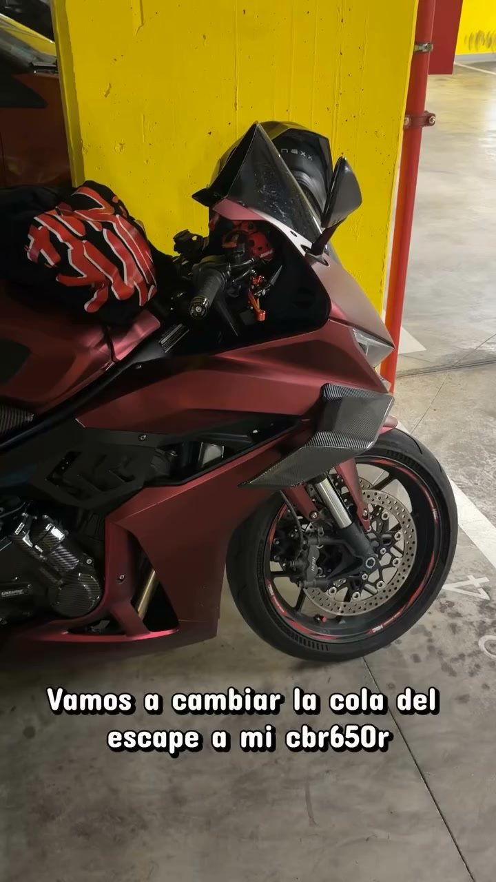 Mejora el sonido de tu CBR650R por 395€. Escapes en acero inoxidable con garantía de 3 años y envío incluido. ¡Descubre el tuyo hoy!
