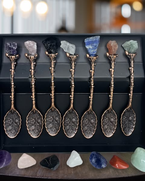 Set de 7 Cuillères de Sorcière en Bronze, Pierres Précieuses - AWGifts France - Votre grossiste de Cadeaux dans toute l'Europe