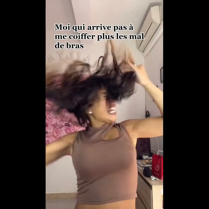 Cheveux coiffés en 2 secondes