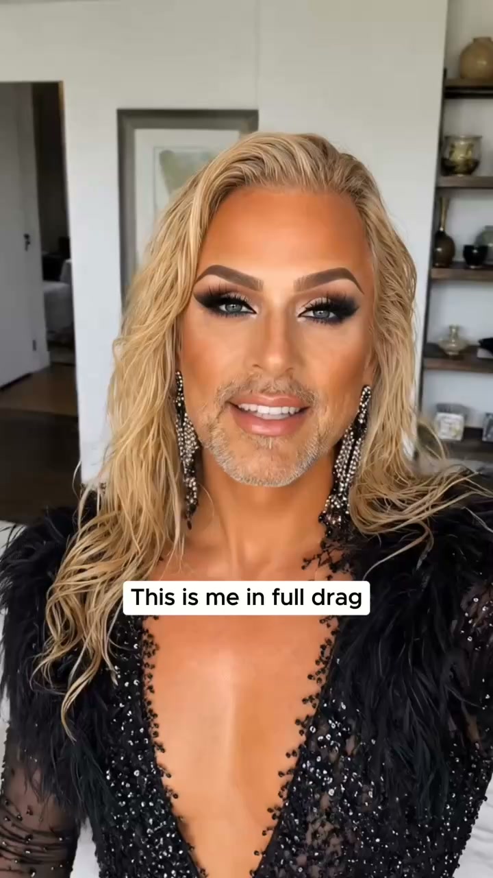 He's Gay. Women Won't Stop Messaging Him.