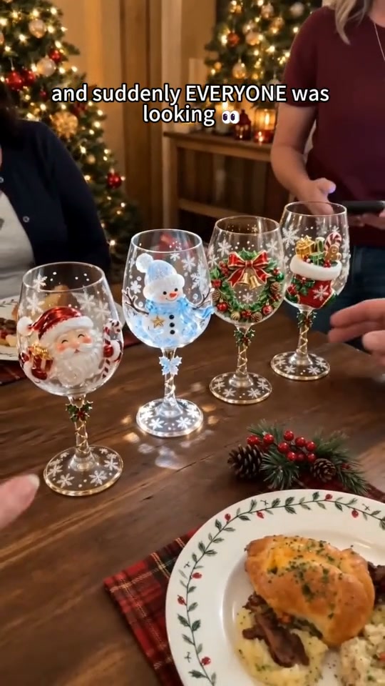 Christmas Hand-Painted Decorative Wine Glasses – Festive Santa, Snowman & Holiday Designs, 6-Piece Gift Set