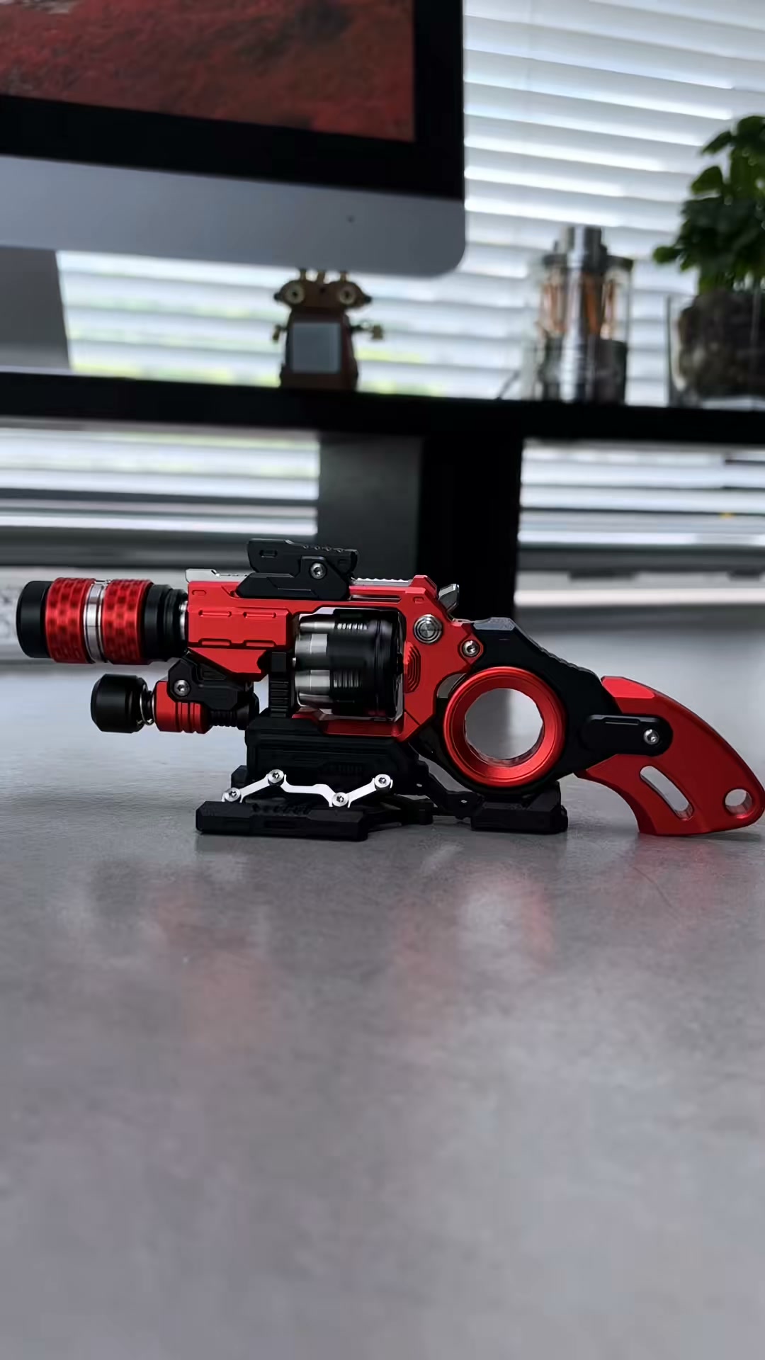 Collector‑Grade Mechanical Revolver EDC Fidget Toy
