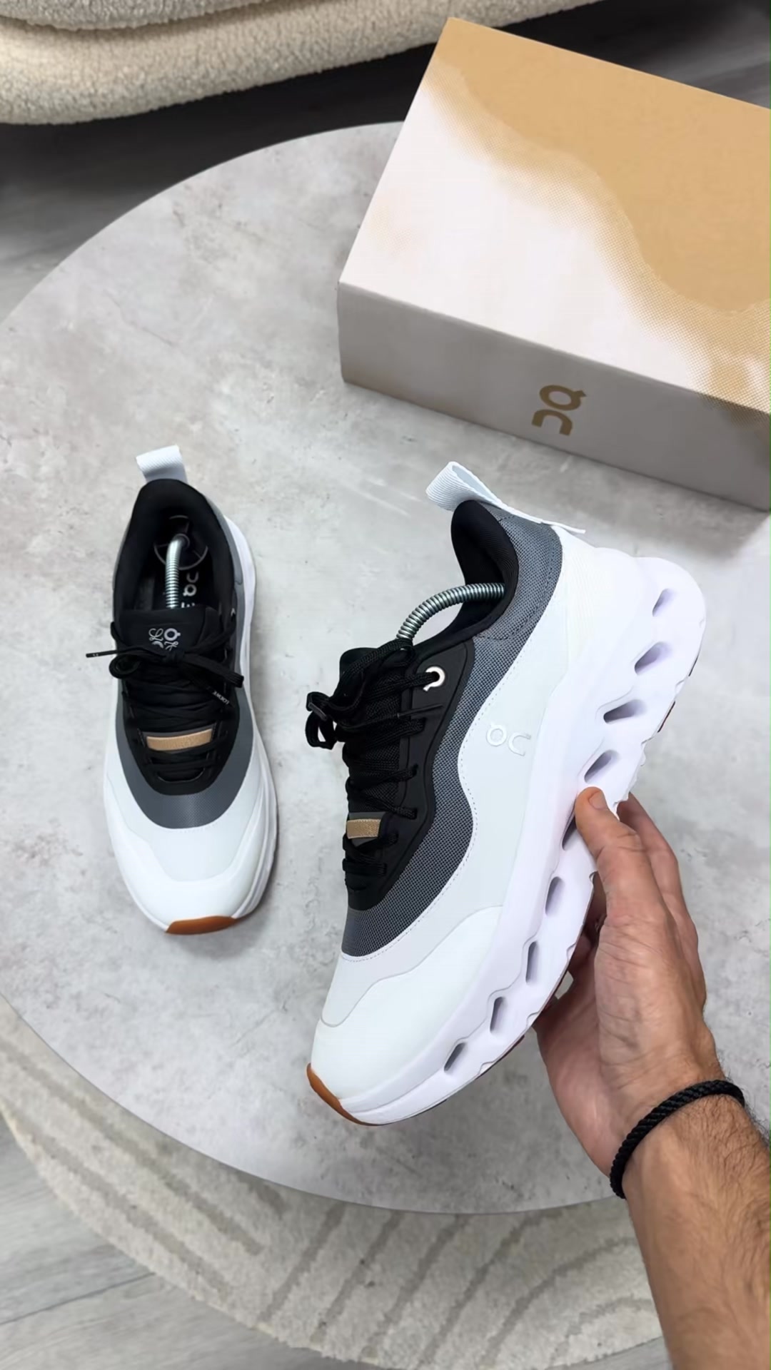 La même paire... pas au même prix