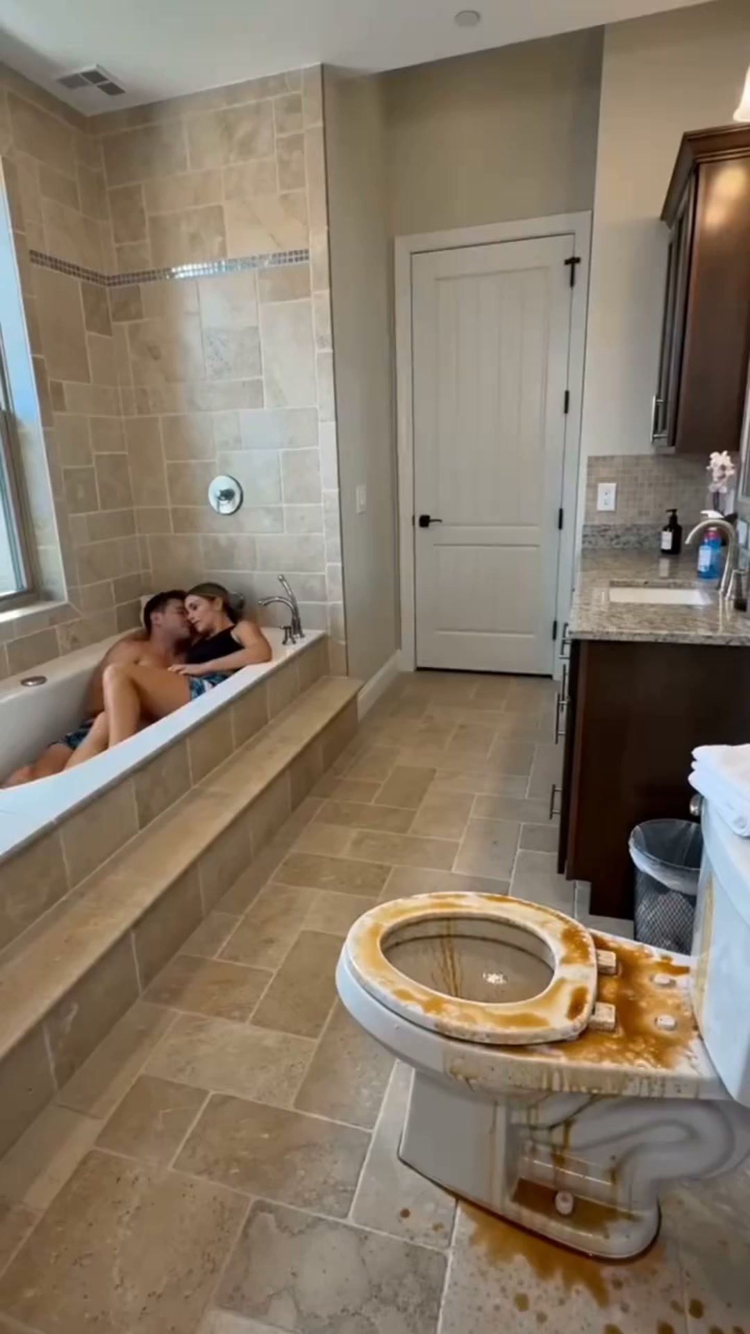 Get a sparkling bathroom… in the time it takes to brush your teeth!