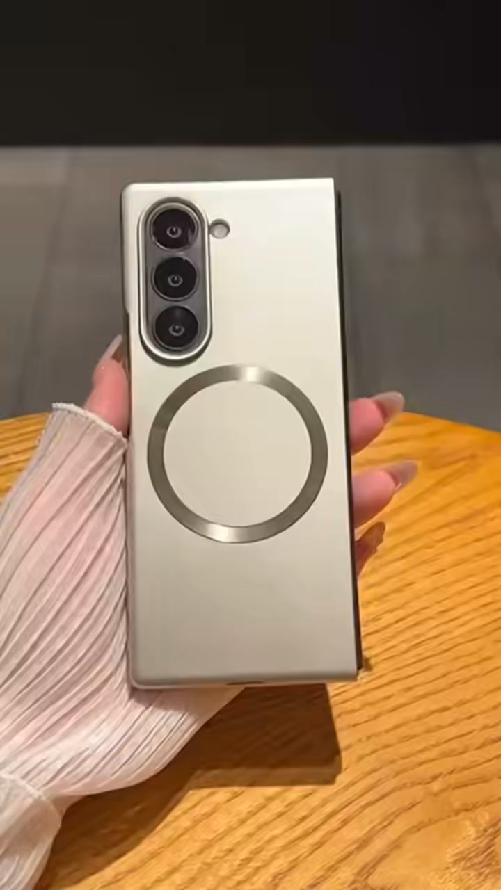 Slim Magnetic Protection for Your Fold