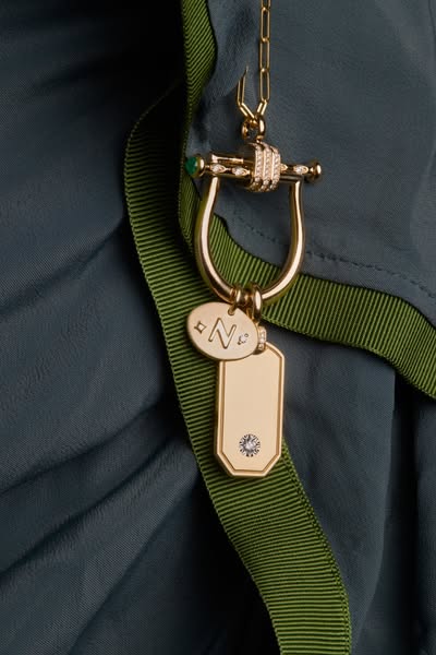 Free Shipping & Returns
