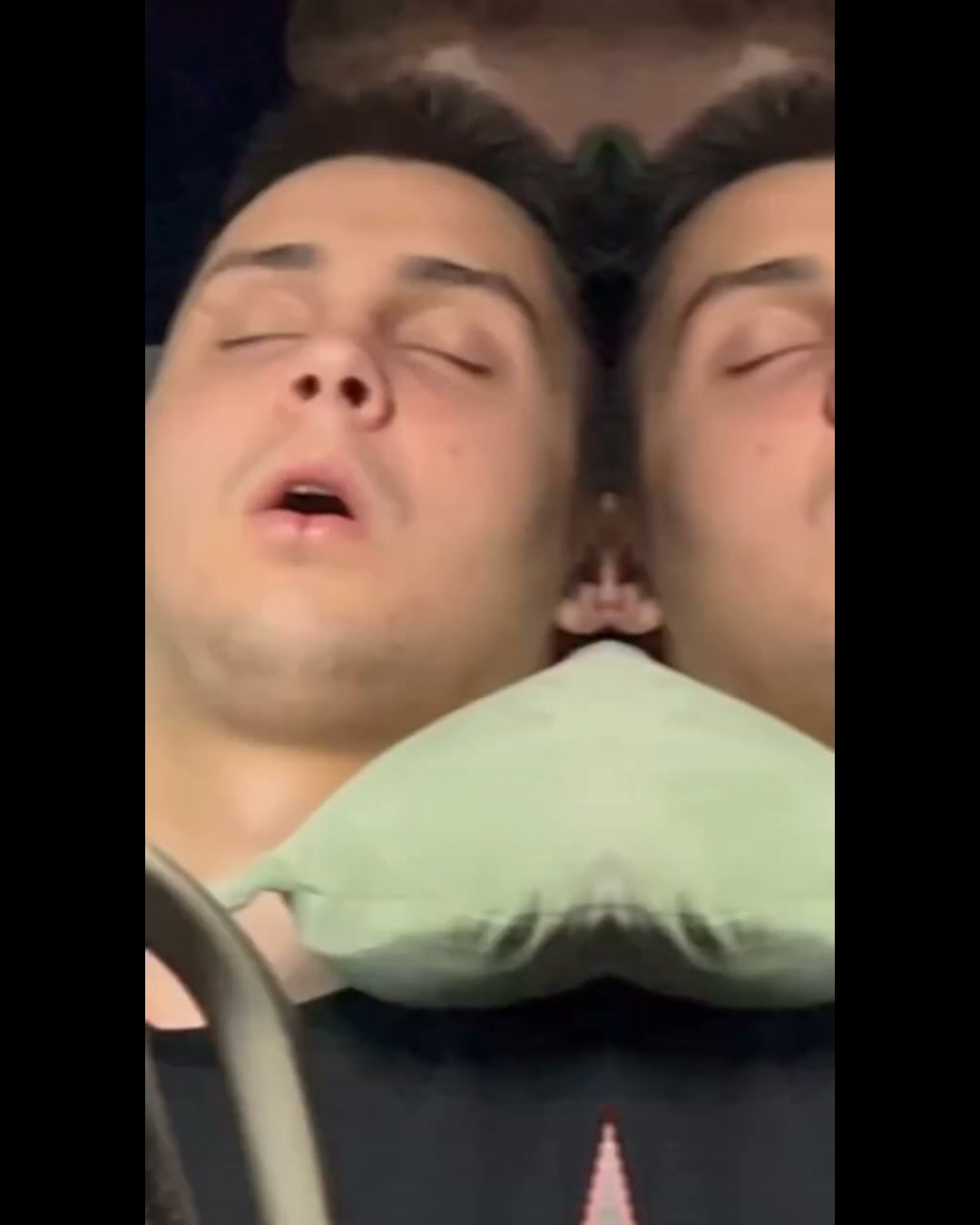 C'était pas l'avion. C'était impossible de dormir correctement.