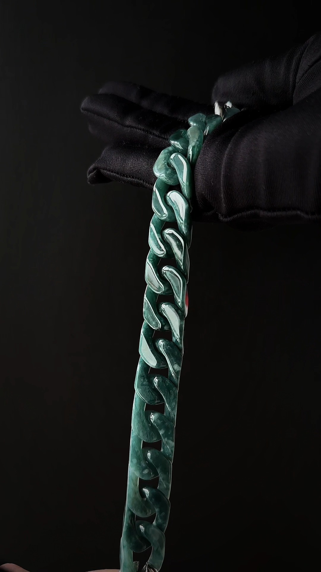 Anúncio de Jade Chains