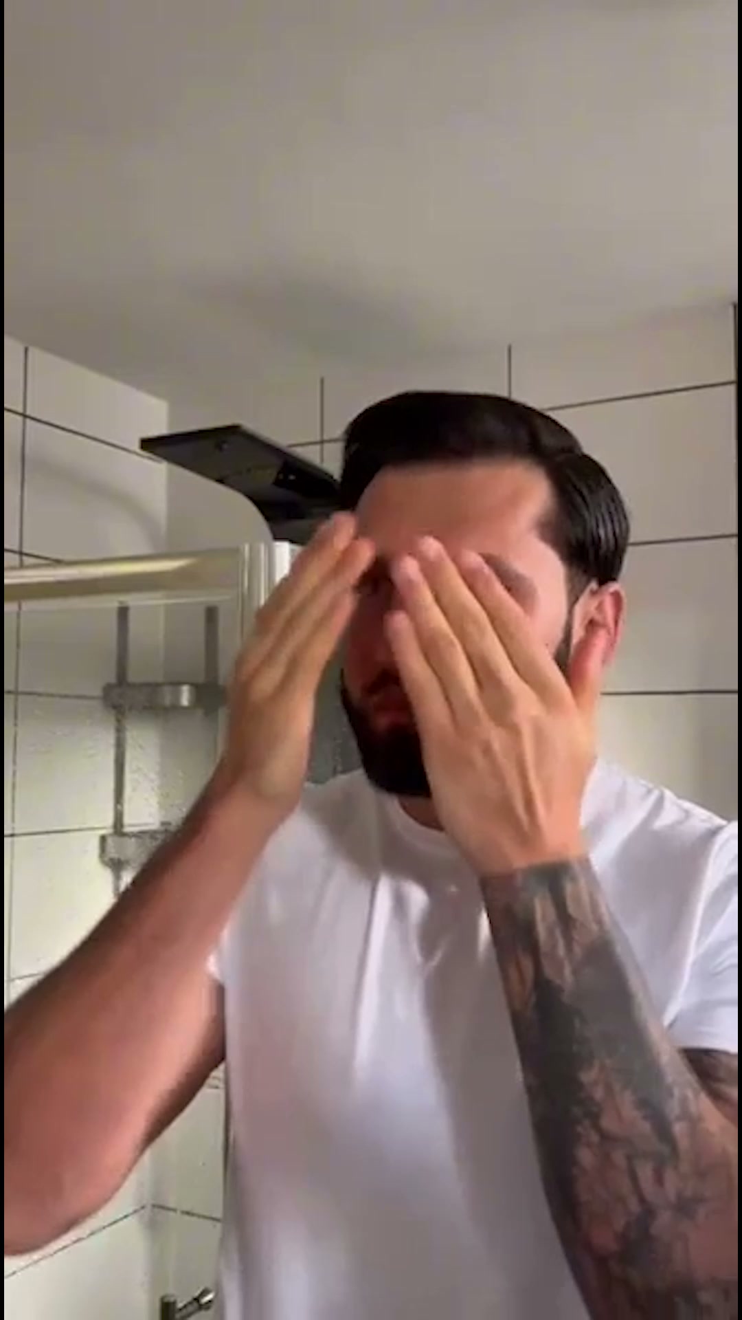 Gezicht. Baard. Ballen.