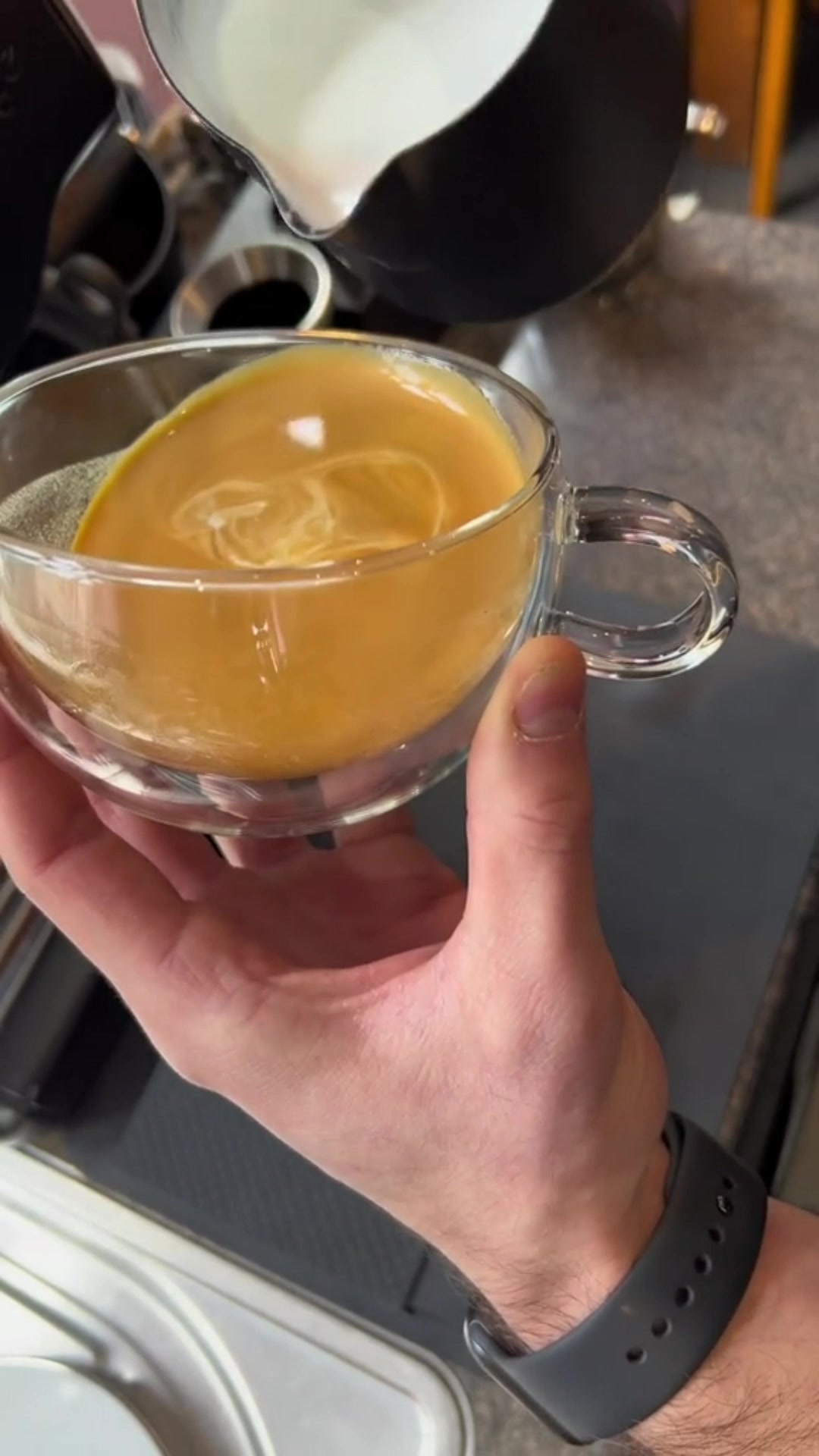 CAPPUCCINO CALDO, CREMOSO E PERFETTO