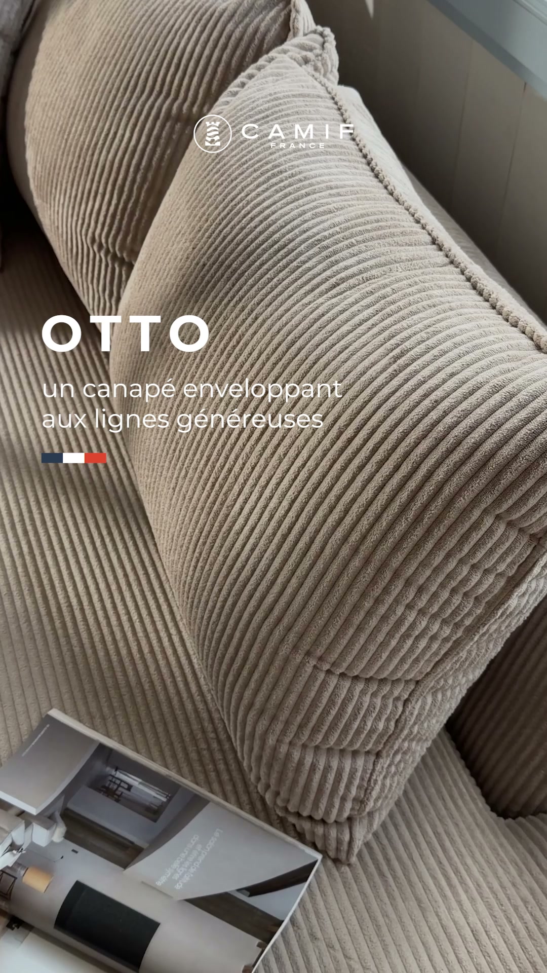 Otto, un canapé drapé de velours côtelé