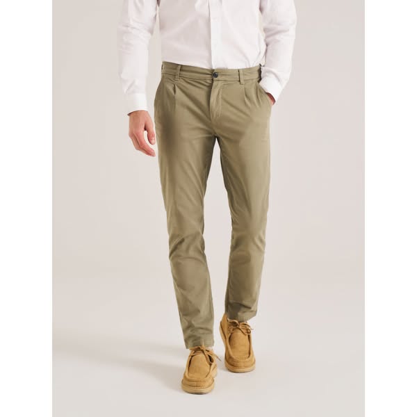 Relaxed pleat front chino trouser