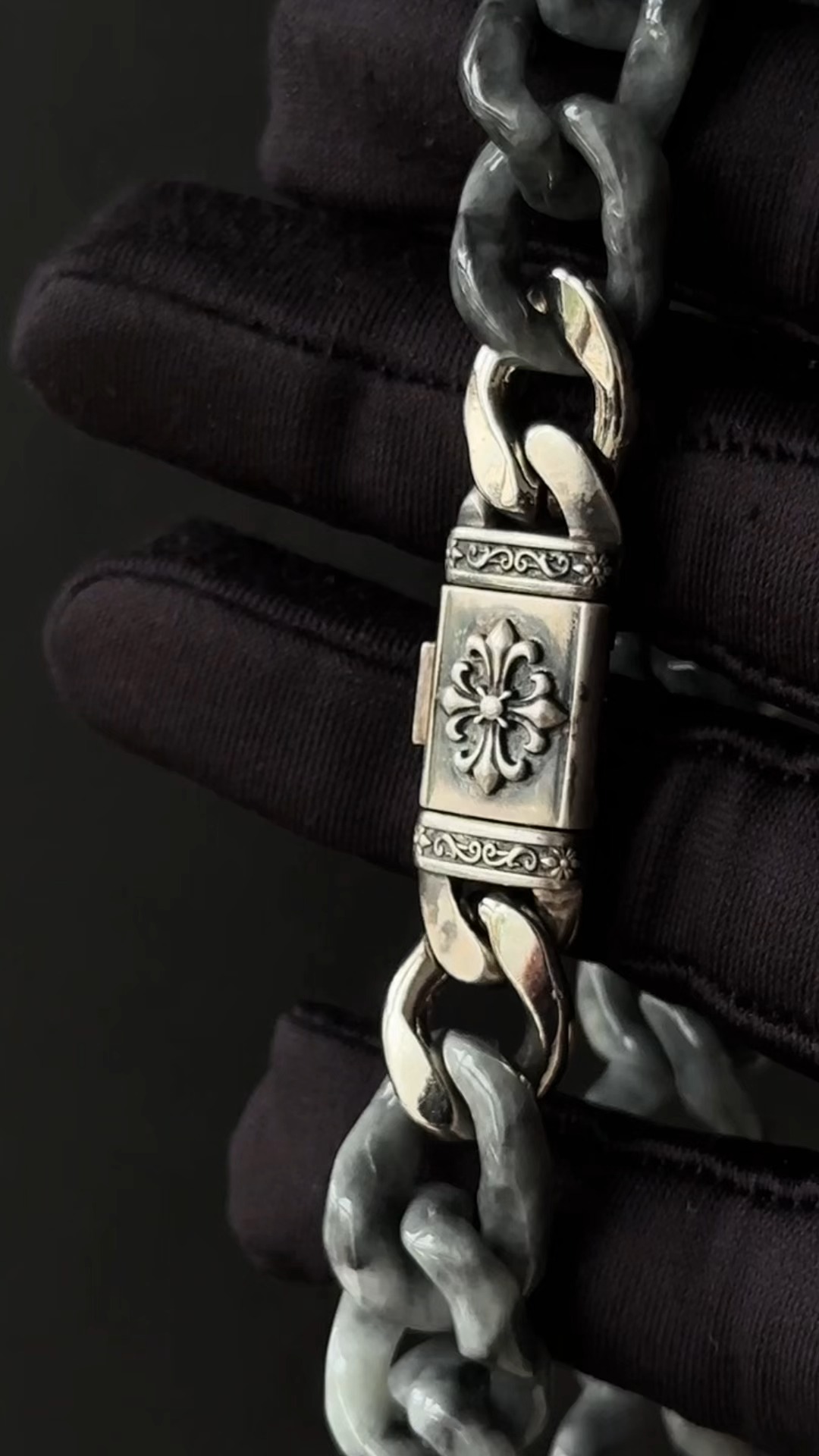 Anúncio de Jade Chains