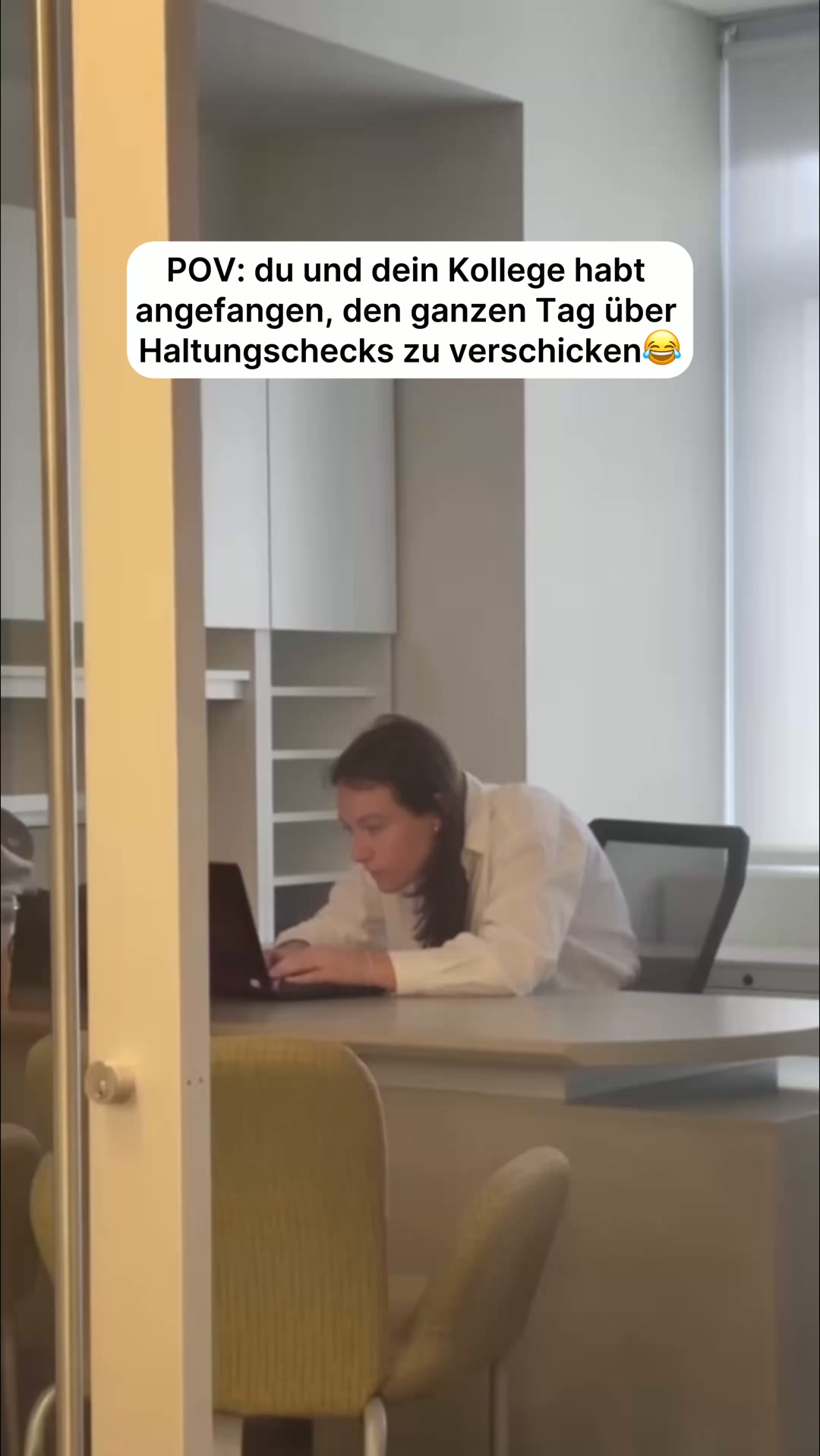 Haltung wie eine Königin - mit nur einem BH