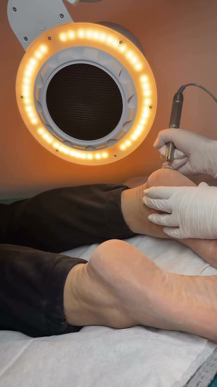 Pochłaniacz z lampą do pedicure (i nie tylko!)