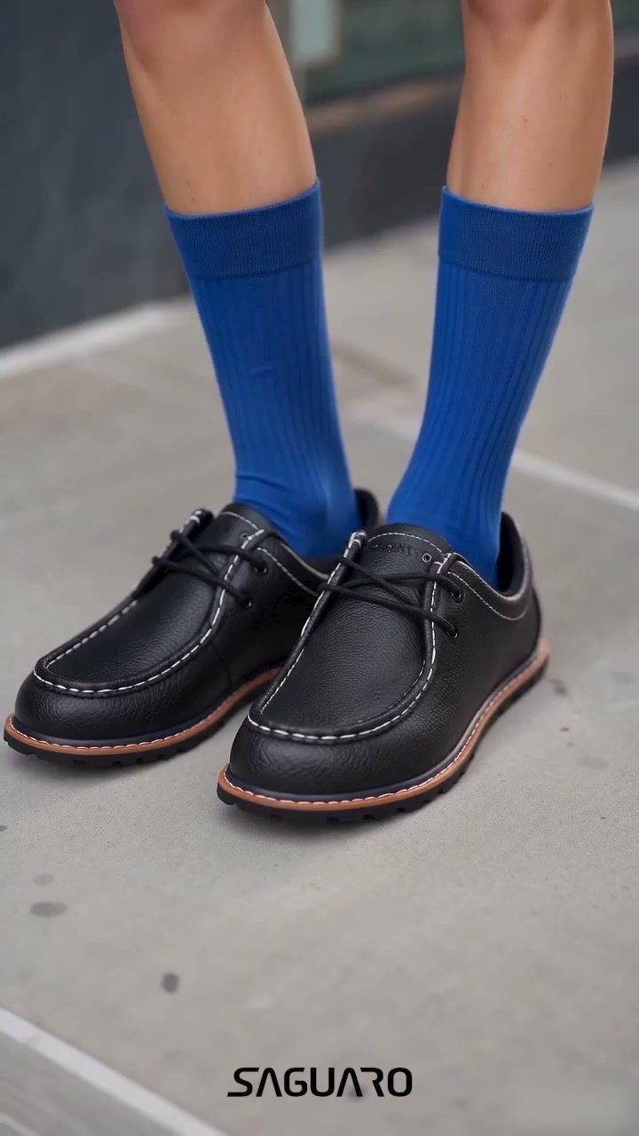 Drei Outfits. Ein Schuh
