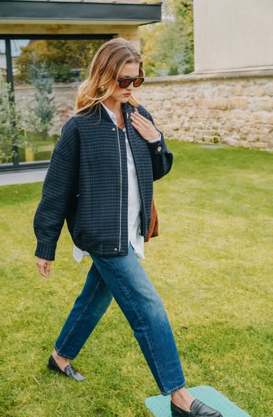 VOTRE TENUE A DÉJÀ PRIS SA PLACE. À VOUS DE JOUER