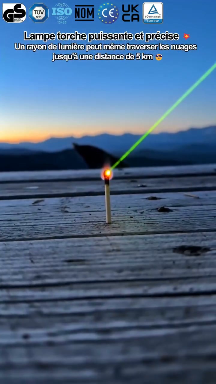 La haute tension a été libérée instantanément, rendant la lumière aussi vive qu'en plein jour.