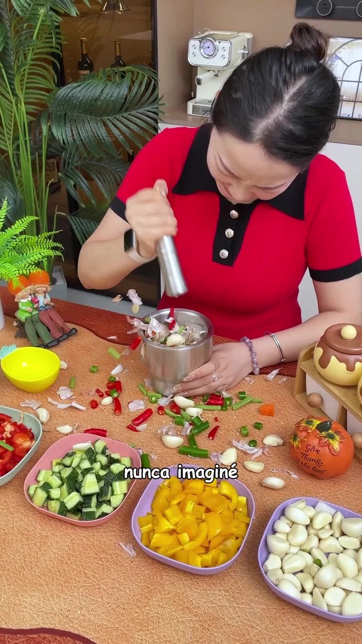 Household Electric Garlic Crusher