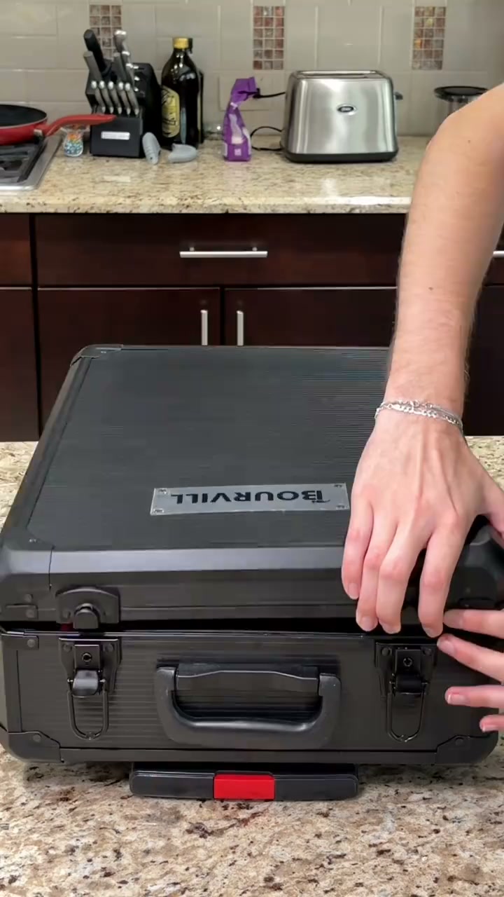 899-Piece Rolling Tool Set | $39.98