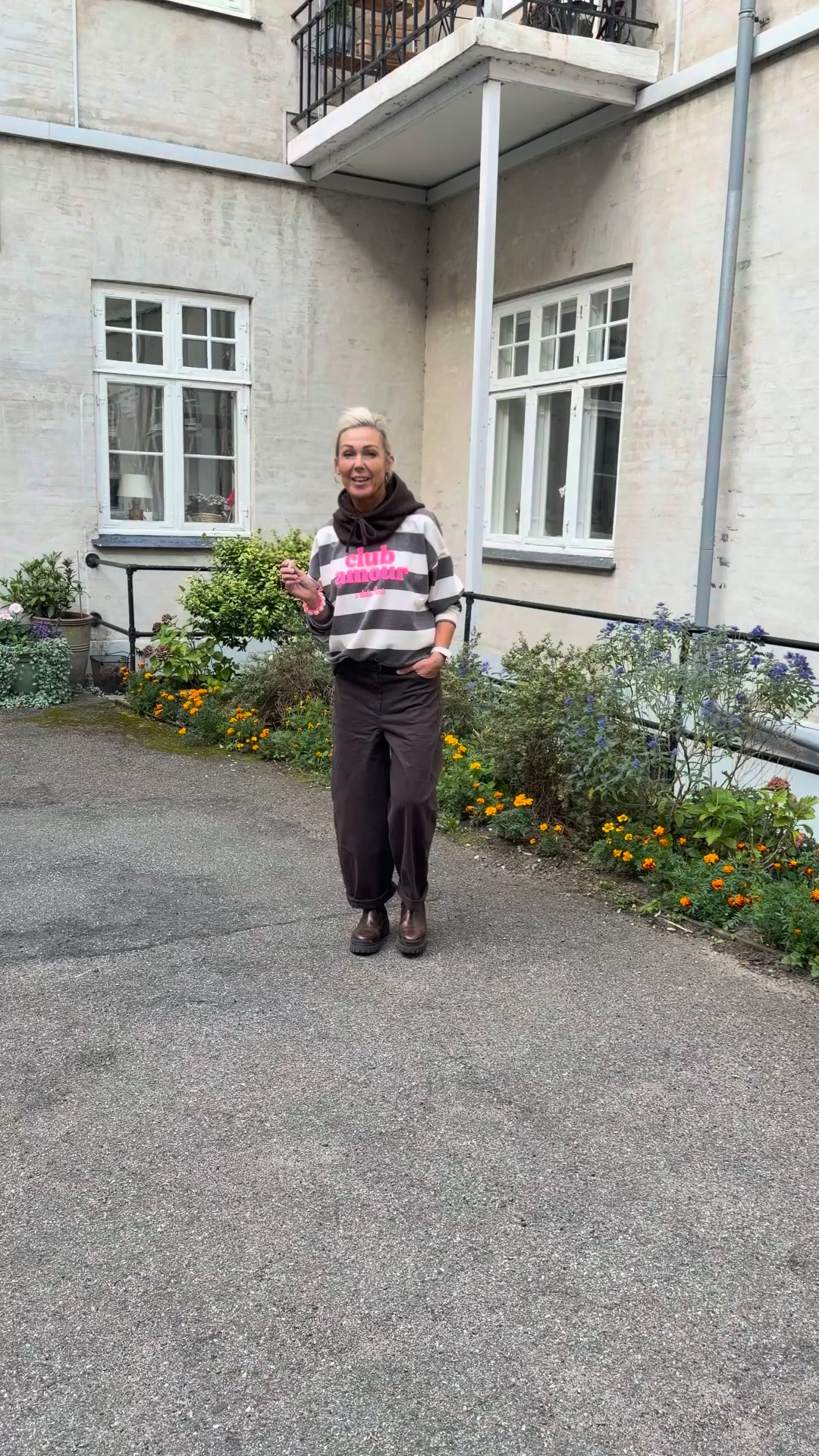 Ränder, rosa och mörkbrunt
