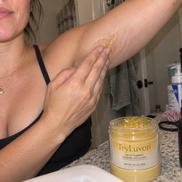 The Viral Gold Gel I Use On My Stretch Marks