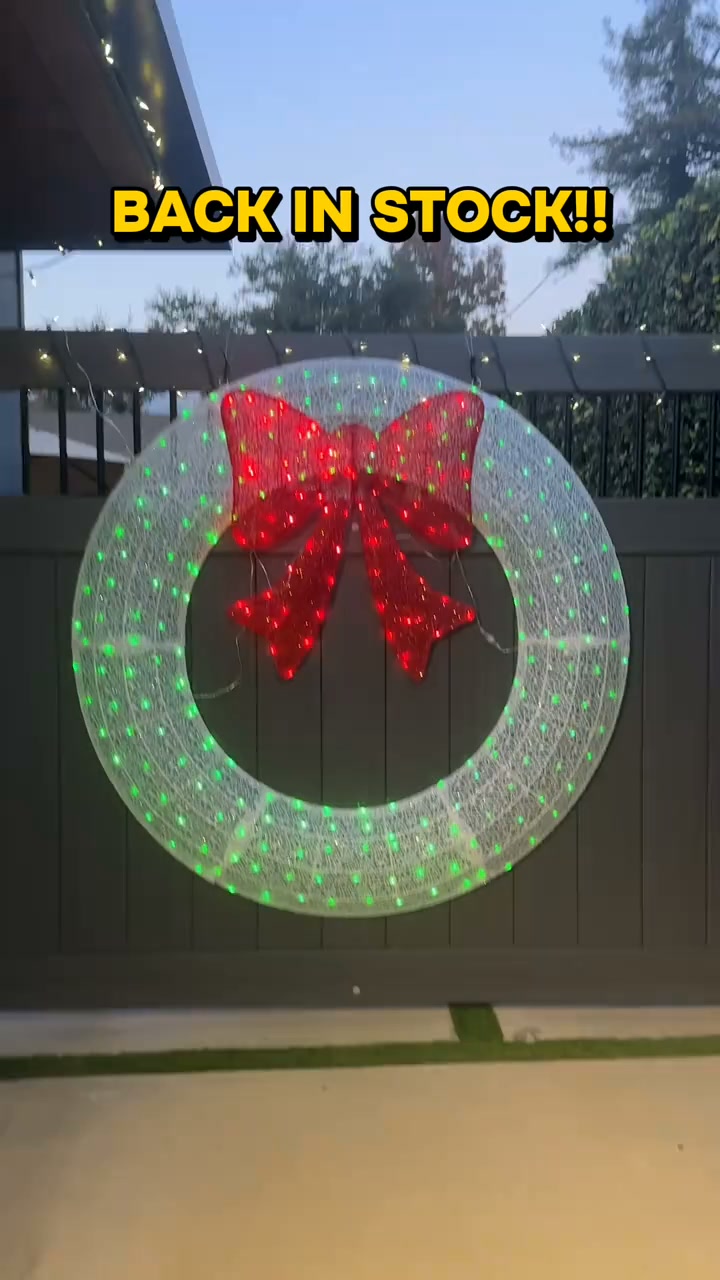 The Christmas Wreath Every Neighbor Will Talk About