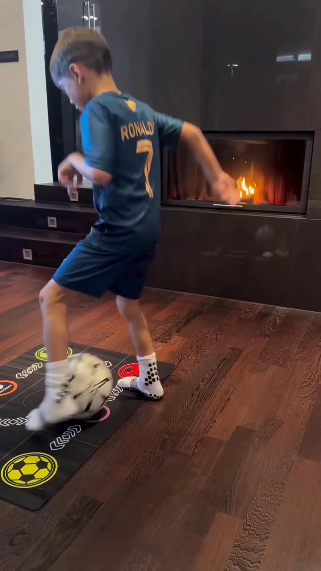 Viral Training Mat I Co-created by Ronaldinho