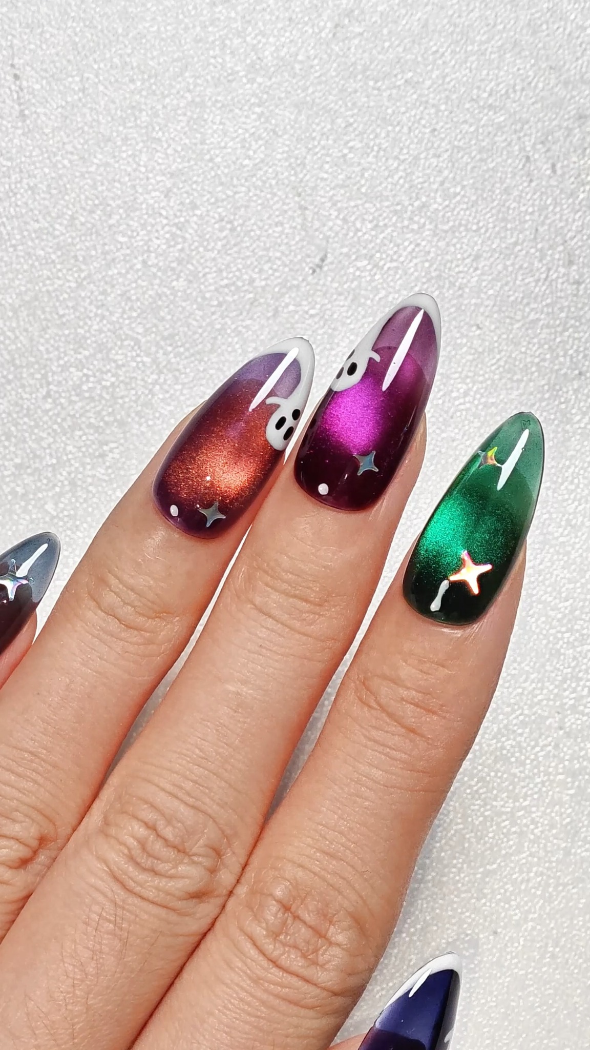 Anúncio de Bright Rainbow Nail