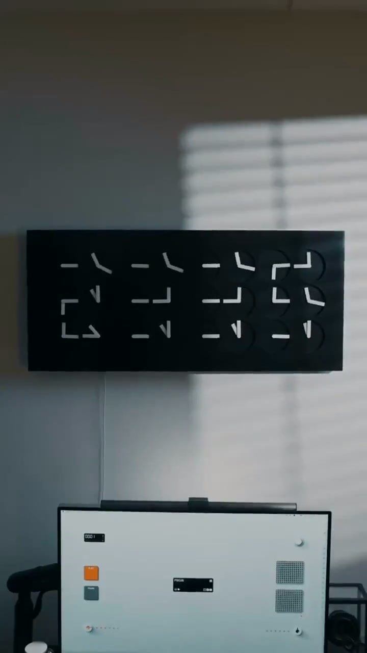 Time in Motion – Kinetic Wall Clock That Turns Minutes into Art