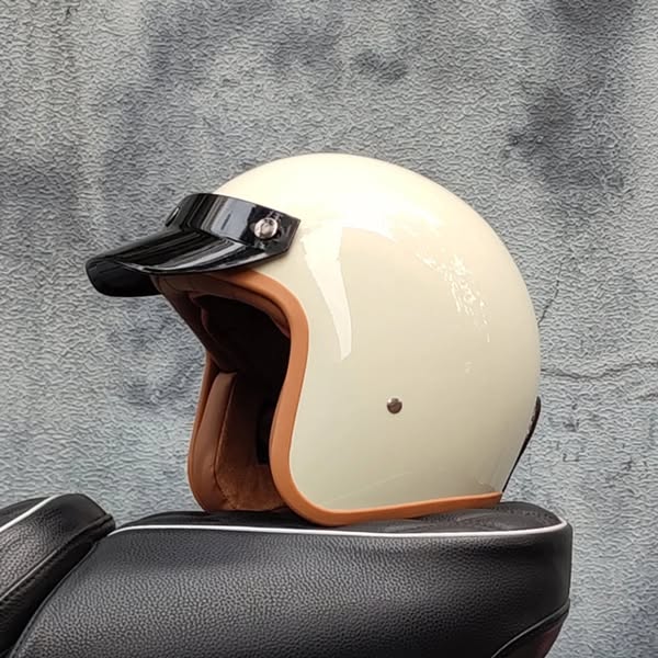 Retro Helmet – Cream