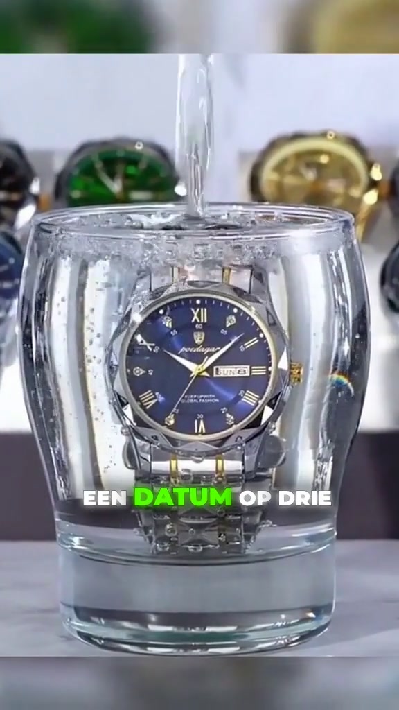 Elegant horloge met lichtgevende wijzerplaat