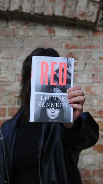 »Red« von Louise Kennedy