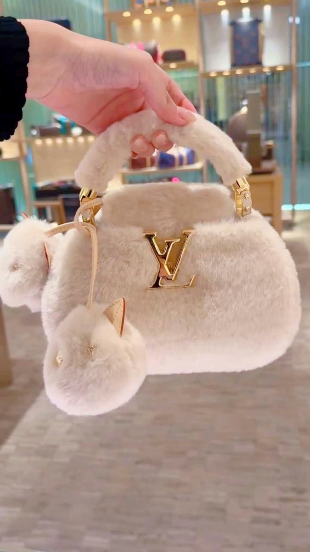 Capusnow Handbag (Model M26324)