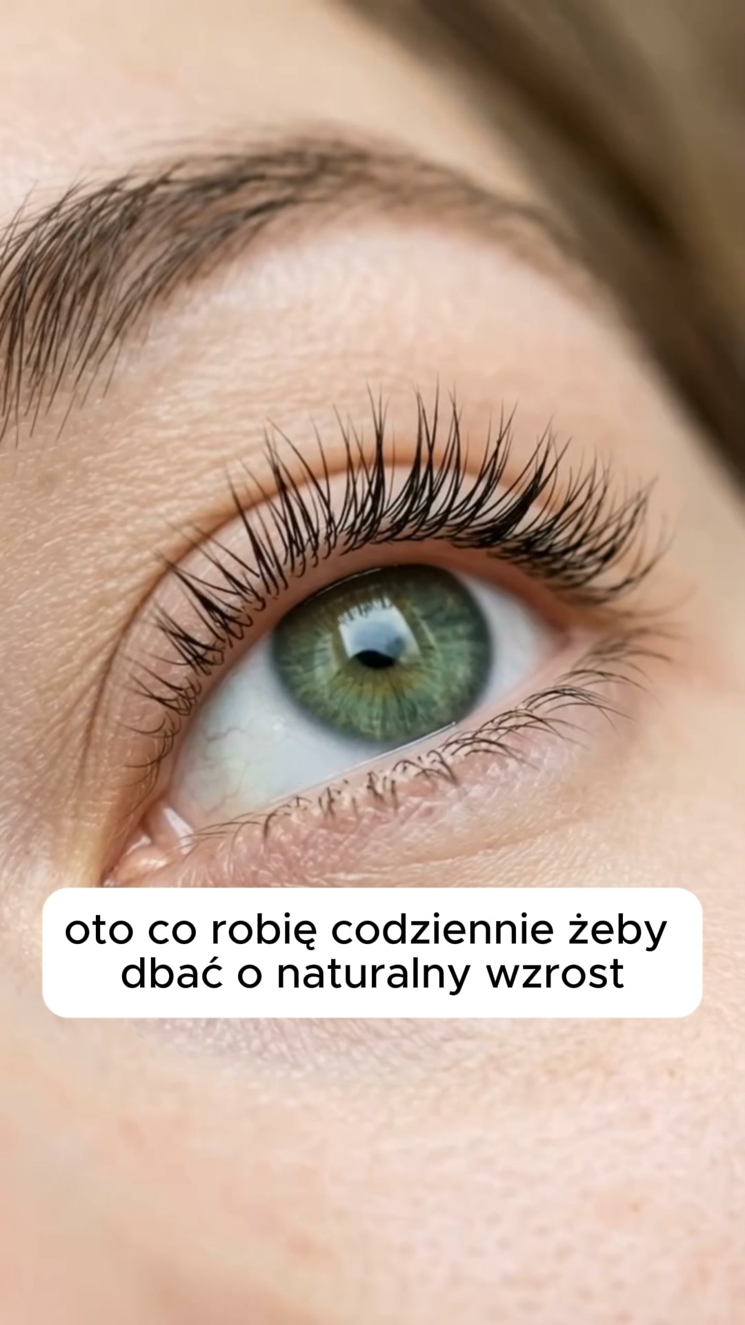 Gęste rzęsy nawet po menopauzie