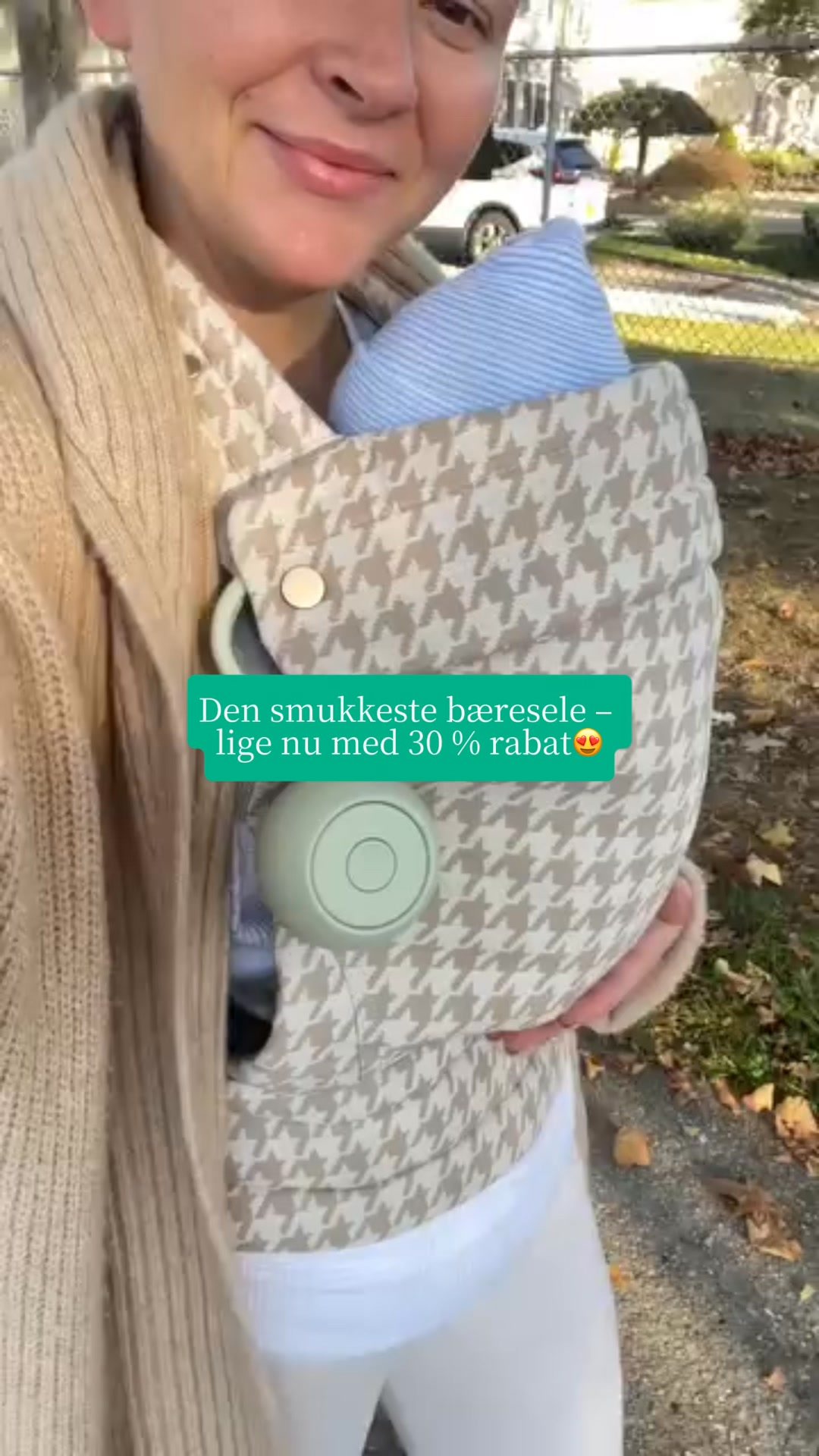 Baby tæt. Hænderne fri