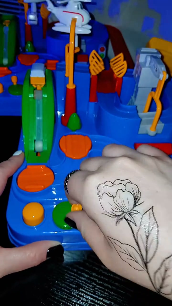 Little hands run the whole track