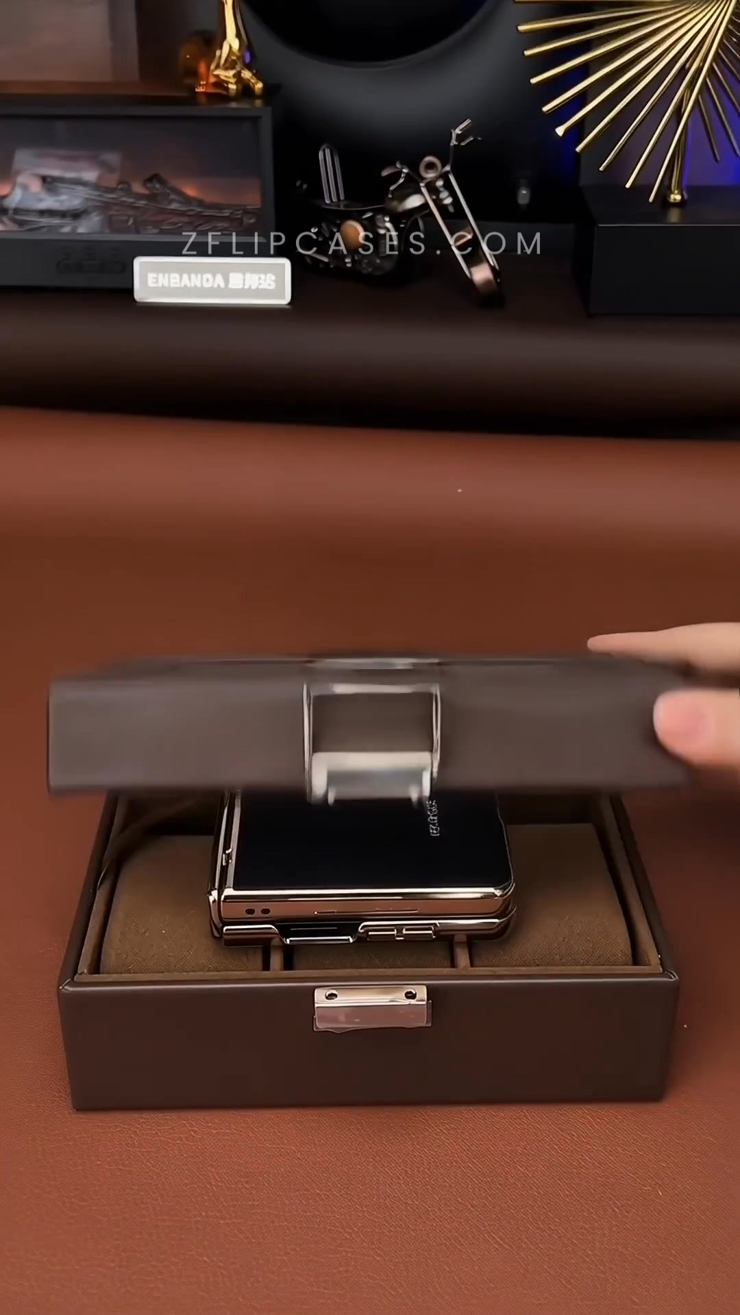 Galaxy Z Flip 8 Luxury Leather Electroplated Hinge Case