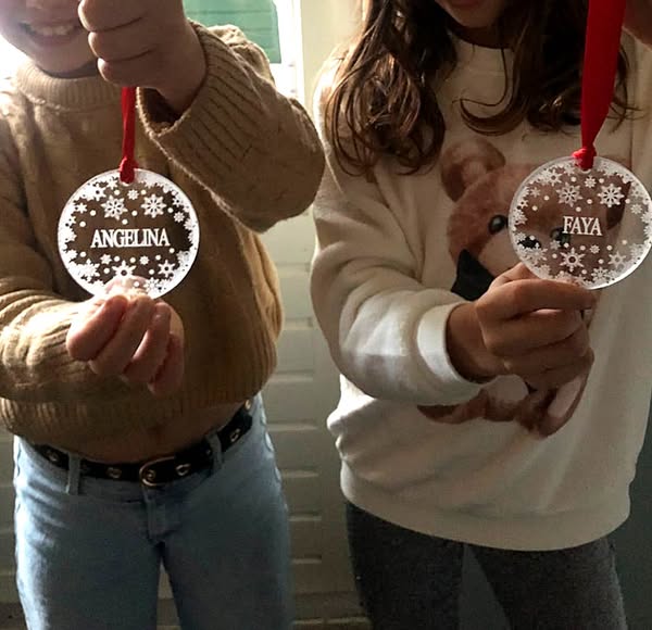 Sneeuwvlokjes Plexiglas Kerstballen met eigen naam - Bella Mia