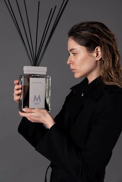 Anúncio de Muhà l'evoluzione del profumambiente