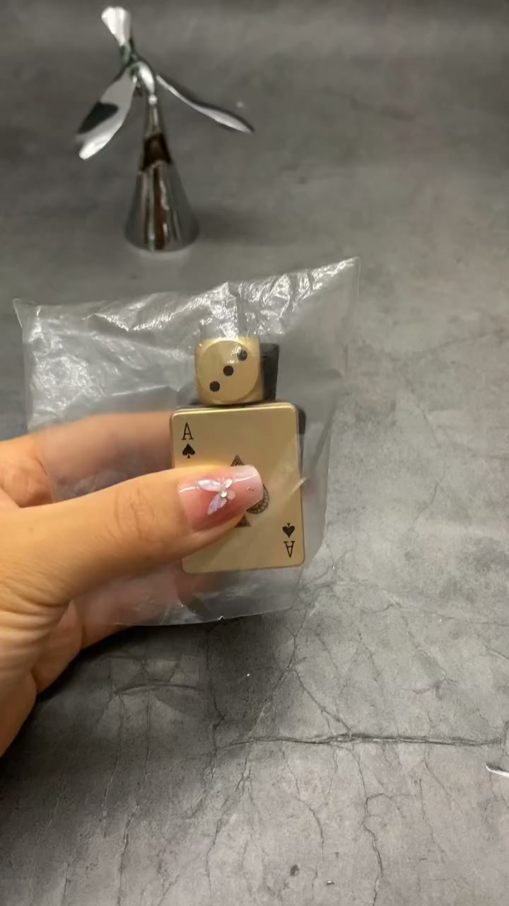 The Poker Card That Spins & Lights