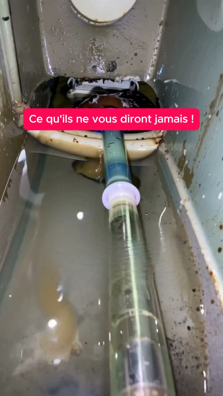 Pourquoi ta salle de bain sent