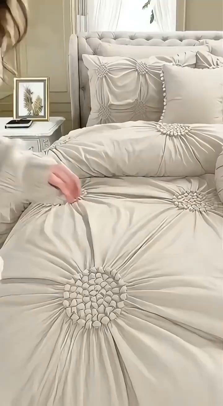 Hotel-Look Bedding Deal – Soft-Touch Pinch Pleat Duvet Cover| Free Shipping