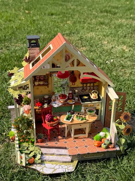 NEW ARRIVAL | Sunlit Farmhouse Kitchen
