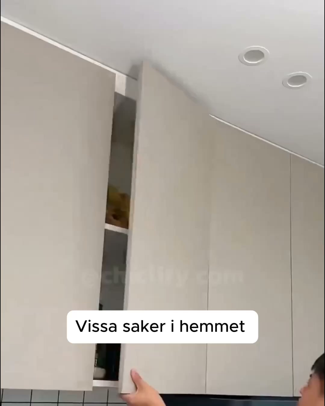 Säg hejdå till glappande skåpluckor