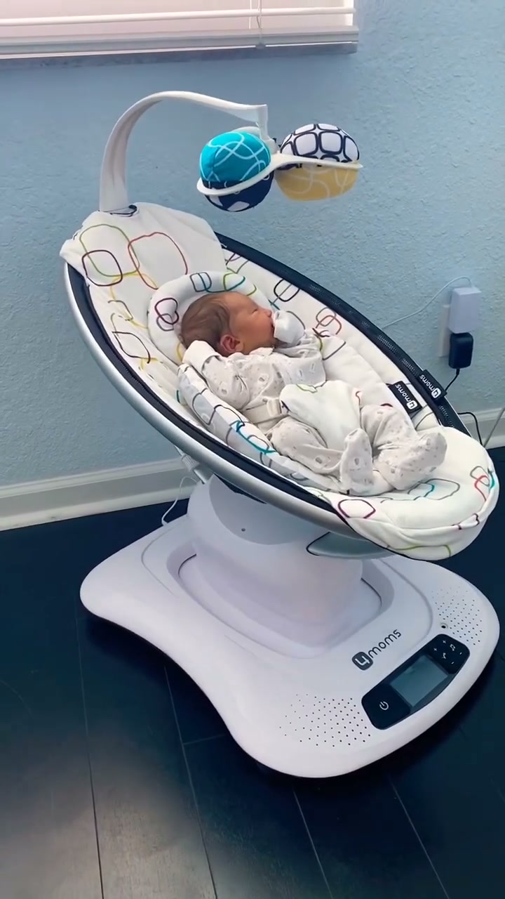 NYA färger för MamaRoo®-gungan