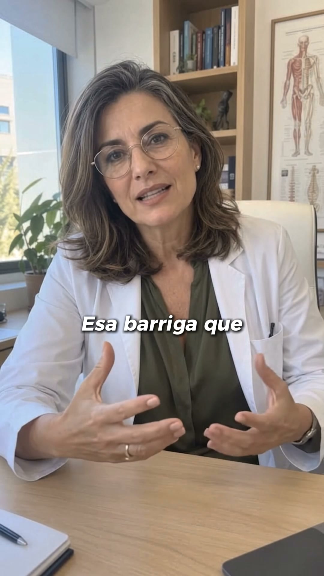 La grasa no cambia de volumen en un día. El líquido sí.