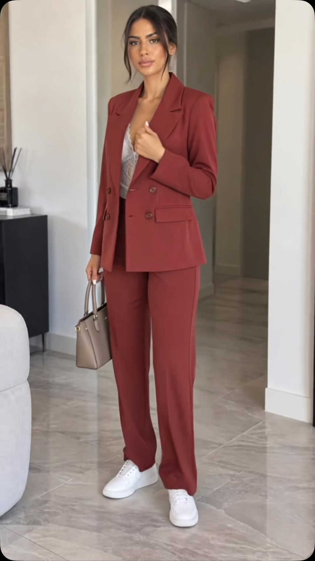 Anúncio de Joy Milano