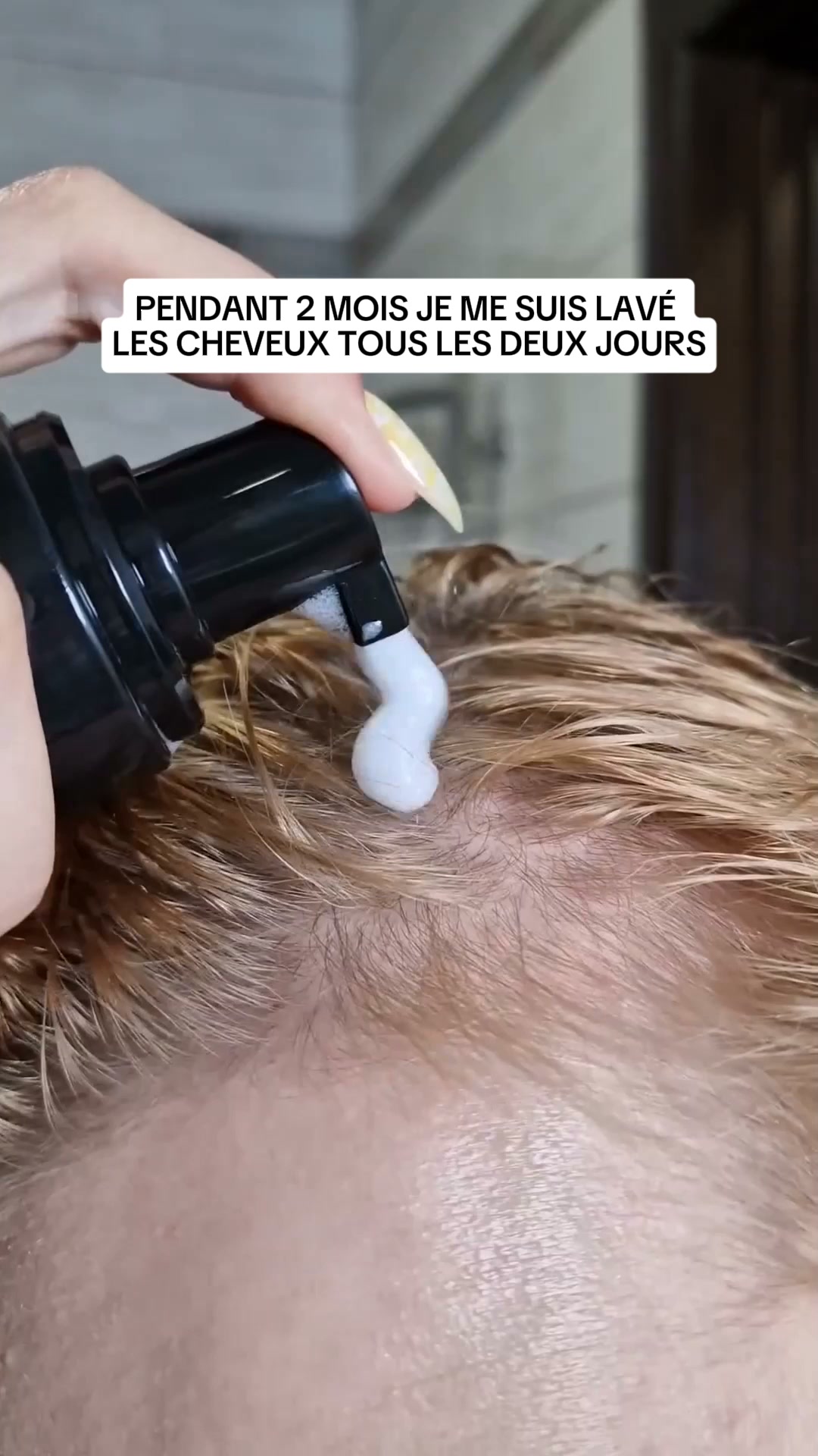 Refais-toi une queue de cheval.